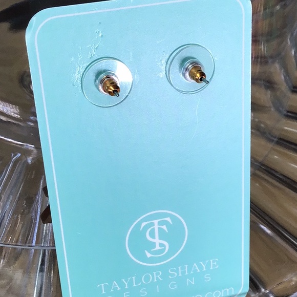 TAYLOR SHAYE EARRINGS❤️❤️ - Picture 3 of 3